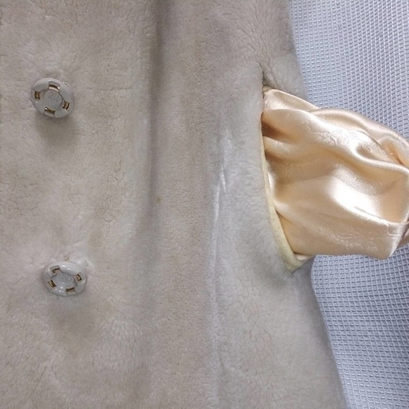 VINTAGE Deluxe Fur-like COAT Cream Beige Ivory Gold Buttons Superior Fabric RARE - Picture 9 of 14
